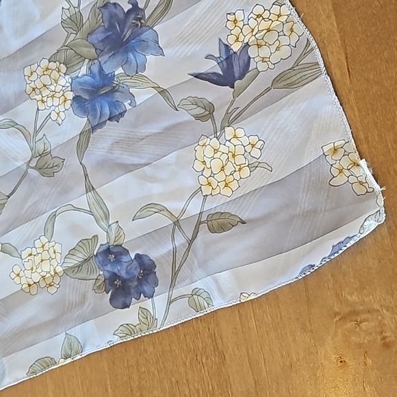 Spring Time Flower Scarf - Picture 2 of 4